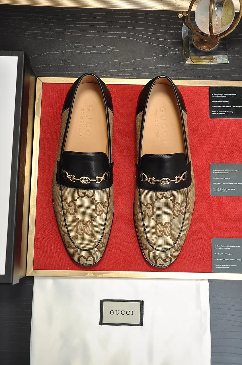 Men's shoes💰500💶Italy's top luxury men's shoe giant (GUCCI) (Gucci) (full cowhide lining) new arrival🍃Original European style🔰 Pleasant to the eye😍In order to make the shoes more durable and non-deformable🌀The production continues to follow traditional methods but there is still no lack of innovation💪Choose original sheepskin for the leather♻️ Smooth and natural And extra bright ⭐Made of imported cowhide, the first choice of rich people 38-45 (45 customized)